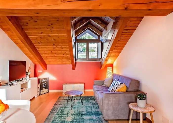 Monforte Charming 2-5room Flat In Center Trullovista