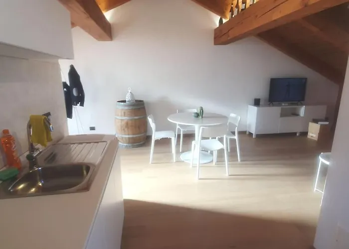 Monforte Charming 2-5room Flat In Center Trullovista